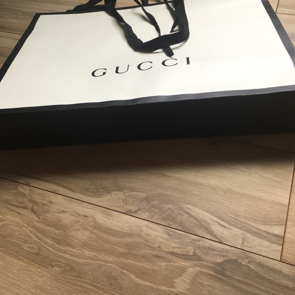Authentic Gucci shopping bag - Picture 2 of 5